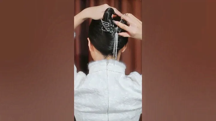 Angel wings hair clips 🦋 #hairstyle #hairstylist #shefav #hairclips #easyhairstyle