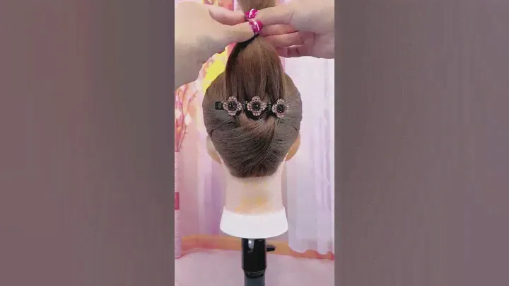 Quick and easy hairstyles clip for women