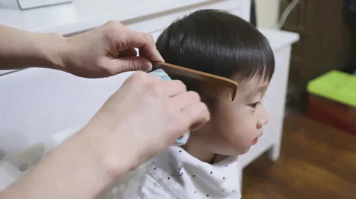 Baby Hair Clipper - littlemartinsdrawer.com - Unboxing